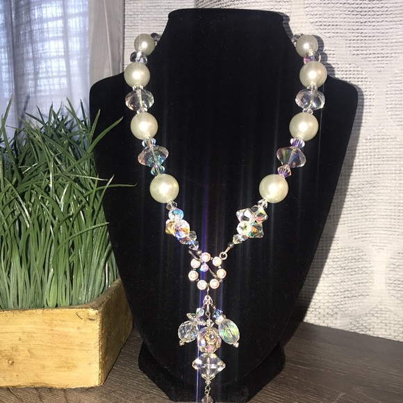 BEAUTIFUL STATEMENT NECKLACE . - Picture 3 of 6